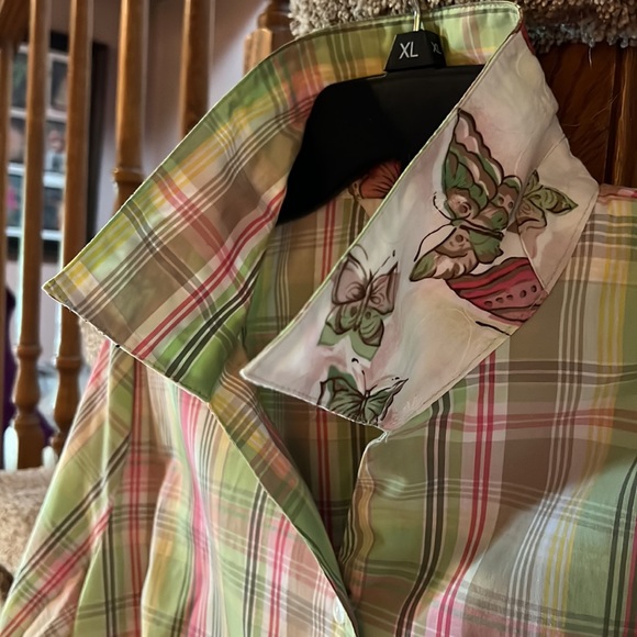 Alia Petites unique button down top with 3/4 sleeves. - Picture 6 of 6